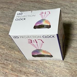 NIB Tzumi Led multicolor Projector clock
